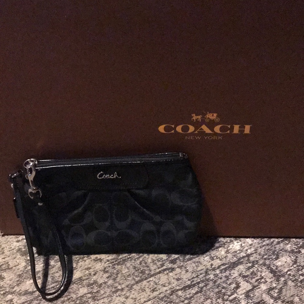 Like-new coach wristlet